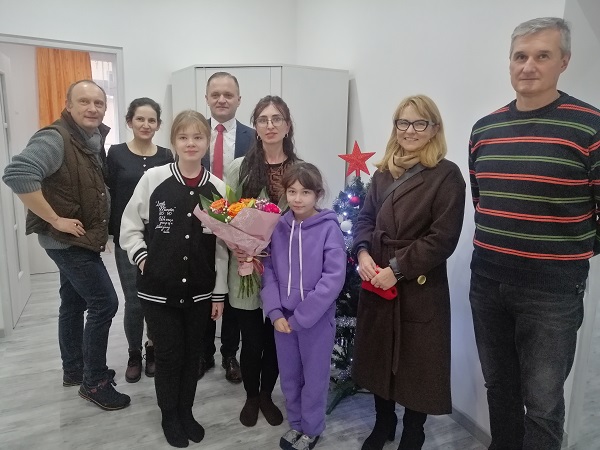 zdjęcie burmistrza z repatriantami